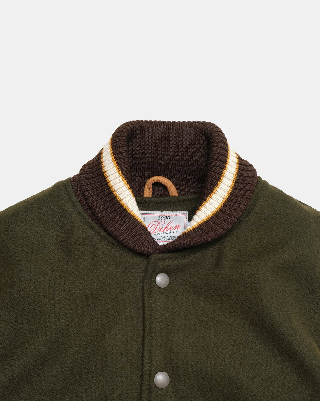 closeup view of ribbed collar